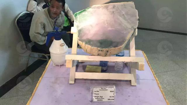 翡翠原石上的编号翡翠原石赌石技巧图解-第19张图片-翡翠网 翡翠原石上的编号翡翠原石赌石技巧图解-第19张图片-翡翠网