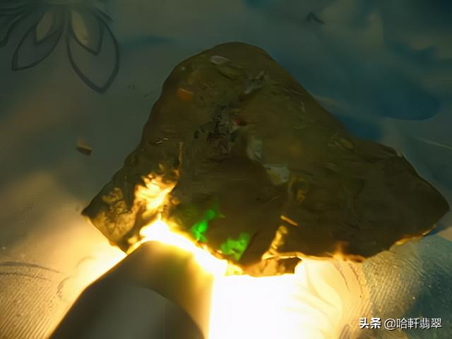 翡翠原石造假视频翡翠造假大揭秘视频-第3张图片-翡翠网 翡翠原石造假视频翡翠造假大揭秘视频-第3张图片-翡翠网