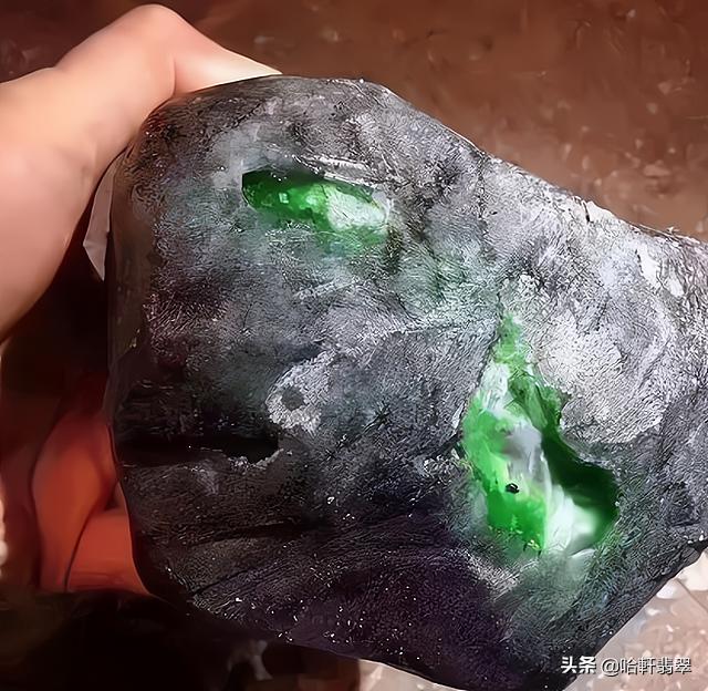 翡翠原石造假视频翡翠造假大揭秘视频-第9张图片-翡翠网 翡翠原石造假视频翡翠造假大揭秘视频-第9张图片-翡翠网