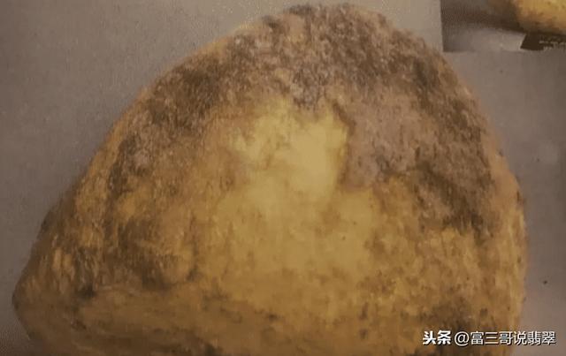 粗皮翡翠原石视频平洲翡翠原石批发市场-第24张图片-翡翠网 粗皮翡翠原石视频平洲翡翠原石批发市场-第24张图片-翡翠网