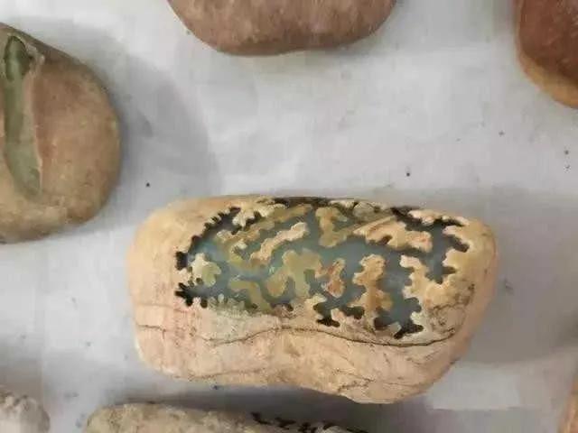 白冰翡翠有棉的会越戴越透吗翡翠原石开窗白冰带点椿好吗-第8张图片-翡翠网 白冰翡翠有棉的会越戴越透吗翡翠原石开窗白冰带点椿好吗-第8张图片-翡翠网