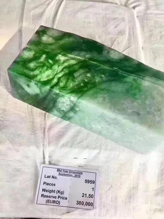 翡翠毛料怎么看种水好不好怎么看翡翠原石的种水-第18张图片-翡翠网 翡翠毛料怎么看种水好不好怎么看翡翠原石的种水-第18张图片-翡翠网