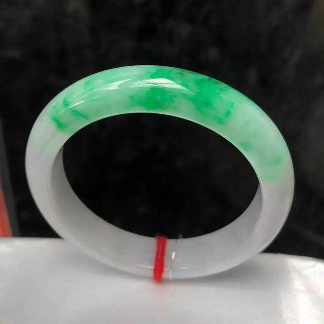 翡翠毛料怎么看种水好不好怎么看翡翠原石的种水-第22张图片-翡翠网 翡翠毛料怎么看种水好不好怎么看翡翠原石的种水-第22张图片-翡翠网