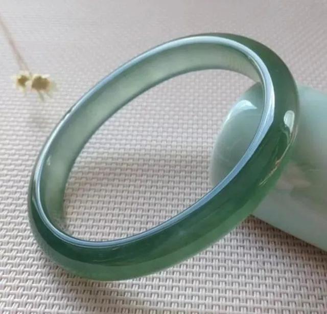 翡翠毛料怎么看种水好不好怎么看翡翠原石的种水-第24张图片-翡翠网 翡翠毛料怎么看种水好不好怎么看翡翠原石的种水-第24张图片-翡翠网