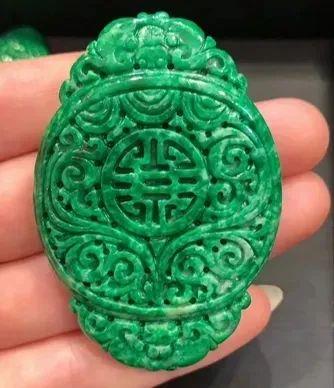 翡翠毛料怎么看种水好不好怎么看翡翠原石的种水-第29张图片-翡翠网 翡翠毛料怎么看种水好不好怎么看翡翠原石的种水-第29张图片-翡翠网