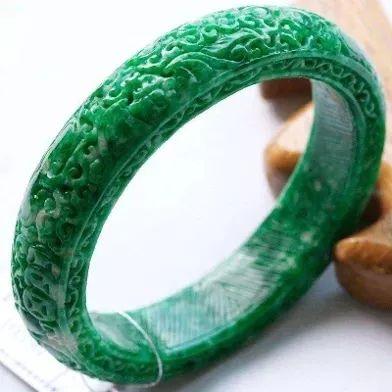 翡翠毛料怎么看种水好不好怎么看翡翠原石的种水-第31张图片-翡翠网 翡翠毛料怎么看种水好不好怎么看翡翠原石的种水-第31张图片-翡翠网