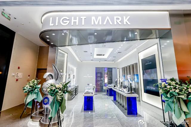 中国前十珠宝品牌,中国专门做钻石的品牌-第5张图片-翡翠网 中国前十珠宝品牌,中国专门做钻石的品牌-第5张图片-翡翠网