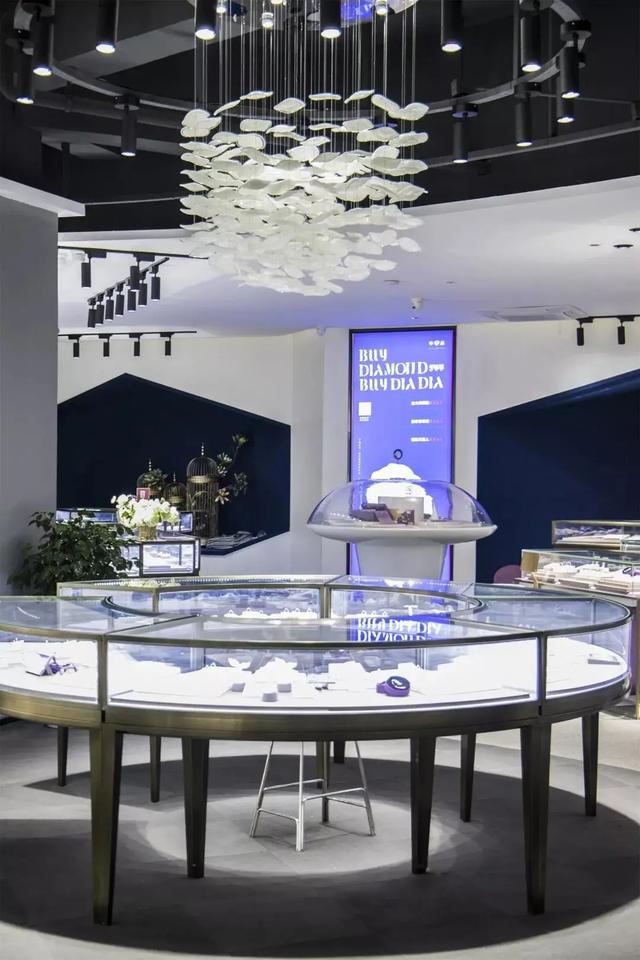 中国前十珠宝品牌,中国专门做钻石的品牌-第15张图片-翡翠网 中国前十珠宝品牌,中国专门做钻石的品牌-第15张图片-翡翠网