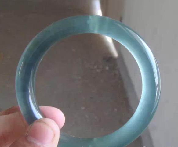 翡翠手镯粗的好还是细的好看,方形翡翠手镯相关知识-第35张图片-翡翠网 翡翠手镯粗的好还是细的好看,方形翡翠手镯相关知识-第35张图片-翡翠网