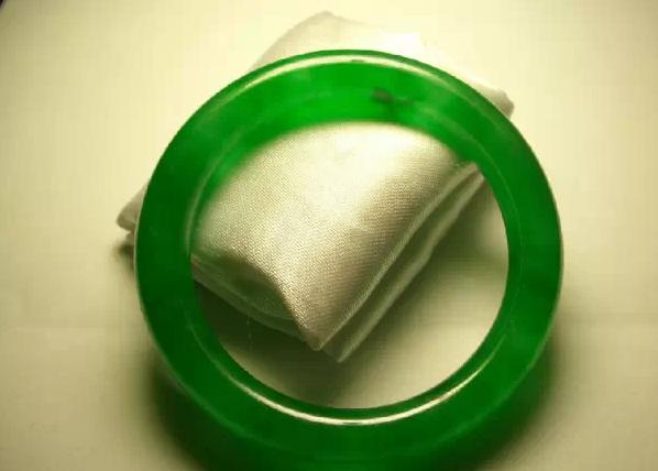 翡翠手镯粗的好还是细的好看,方形翡翠手镯相关知识-第37张图片-翡翠网 翡翠手镯粗的好还是细的好看,方形翡翠手镯相关知识-第37张图片-翡翠网