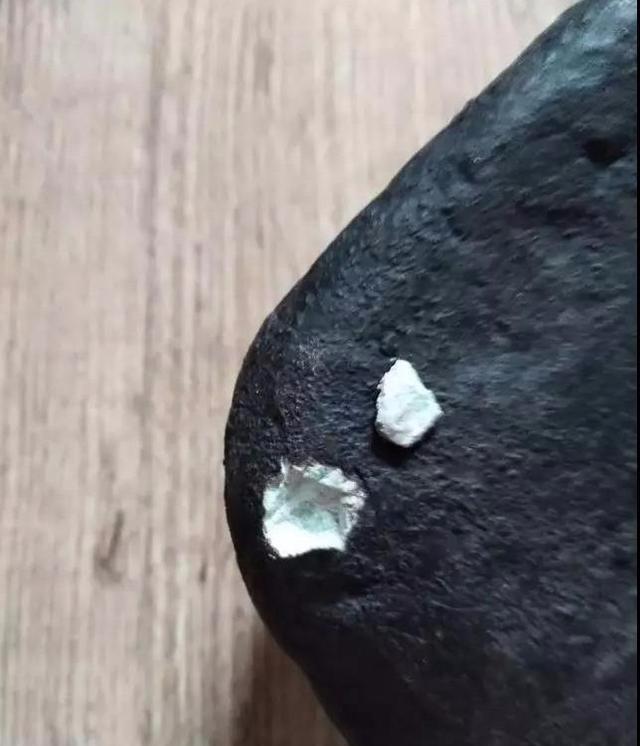 翡翠原石表皮鉴定,翡翠原石怎么看皮壳-第3张图片-翡翠网 翡翠原石表皮鉴定,翡翠原石怎么看皮壳-第3张图片-翡翠网