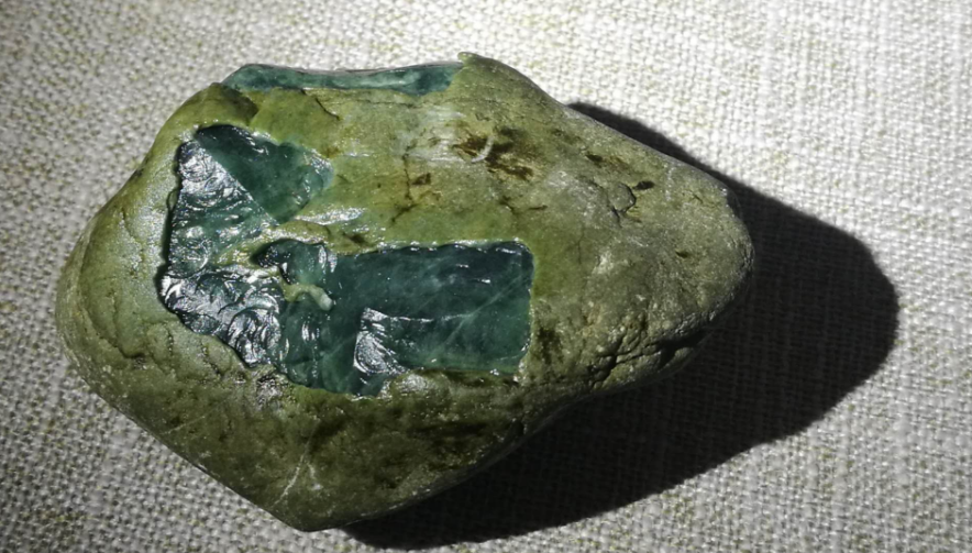 翡翠原石蓝雾莫湾基原石特点-第2张图片-翡翠网 翡翠原石蓝雾莫湾基原石特点-第2张图片-翡翠网