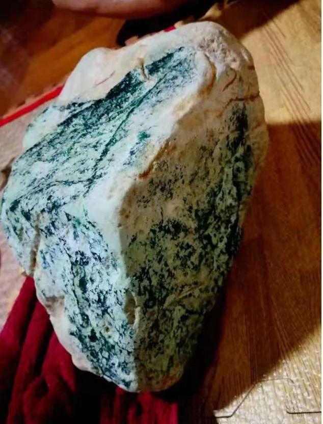 危地马拉翡翠原石图片危地马拉料原石-第2张图片-翡翠网 危地马拉翡翠原石图片危地马拉料原石-第2张图片-翡翠网