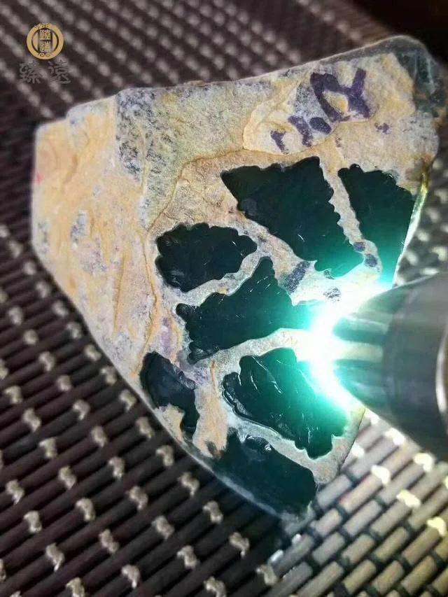 危地马拉翡翠原石图片危地马拉料原石-第3张图片-翡翠网 危地马拉翡翠原石图片危地马拉料原石-第3张图片-翡翠网