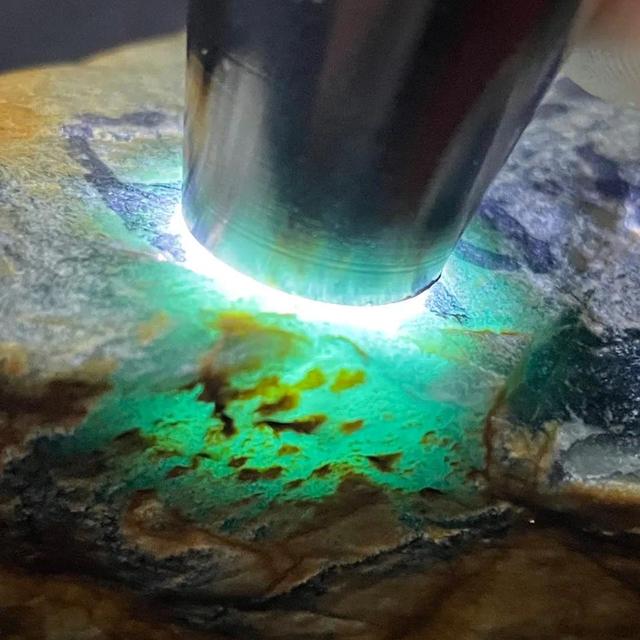 危地马拉翡翠原石图片危地马拉料原石-第5张图片-翡翠网 危地马拉翡翠原石图片危地马拉料原石-第5张图片-翡翠网