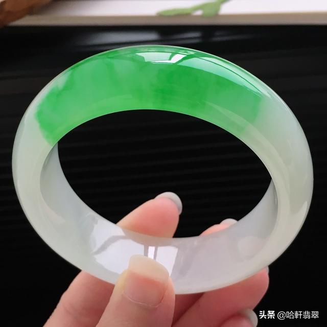 翡翠颜色价格行情的简单介绍-第9张图片-翡翠网