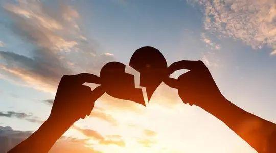 翡翠收藏知识三十讲何时出版,翡翠毛料赌石知识-第1张图片-翡翠网 翡翠收藏知识三十讲何时出版,翡翠毛料赌石知识-第1张图片-翡翠网