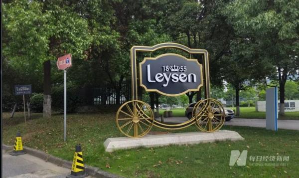 翡翠收藏知识三十讲何时出版,翡翠毛料赌石知识-第2张图片-翡翠网 翡翠收藏知识三十讲何时出版,翡翠毛料赌石知识-第2张图片-翡翠网