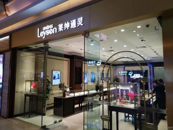 翡翠收藏知识三十讲何时出版,翡翠毛料赌石知识-第3张图片-翡翠网 翡翠收藏知识三十讲何时出版,翡翠毛料赌石知识-第3张图片-翡翠网