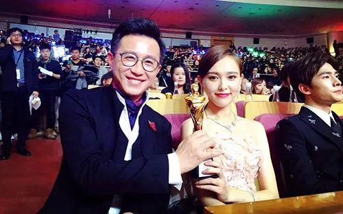 翡翠收藏知识三十讲何时出版,翡翠毛料赌石知识-第4张图片-翡翠网 翡翠收藏知识三十讲何时出版,翡翠毛料赌石知识-第4张图片-翡翠网