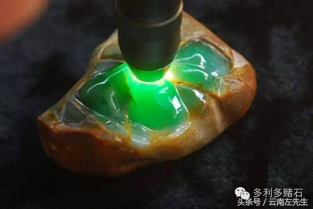 介绍翡翠原石的常用语,关于佩戴翡翠玉石话-第2张图片-翡翠网 介绍翡翠原石的常用语,关于佩戴翡翠玉石话-第2张图片-翡翠网