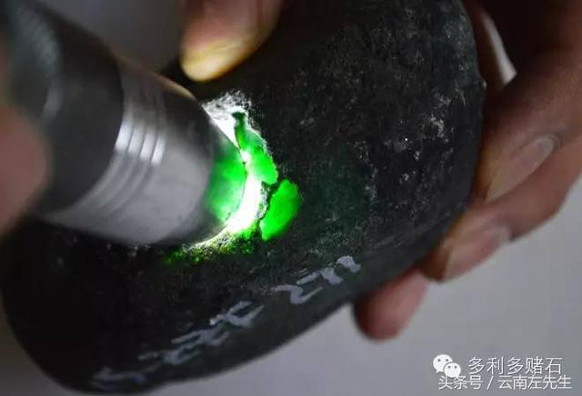 介绍翡翠原石的常用语,关于佩戴翡翠玉石话-第5张图片-翡翠网 介绍翡翠原石的常用语,关于佩戴翡翠玉石话-第5张图片-翡翠网