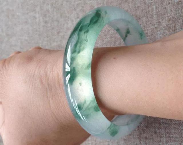 翡翠首饰价格翡翠回收价格-第1张图片-翡翠网 翡翠首饰价格翡翠回收价格-第1张图片-翡翠网