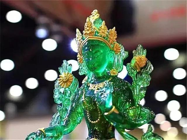 翡翠原石值钱吗中国最贵的翡翠原石-第5张图片-翡翠网 翡翠原石值钱吗中国最贵的翡翠原石-第5张图片-翡翠网