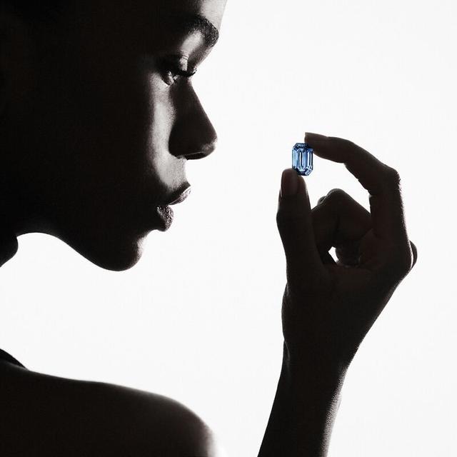 普通钻石多少钱一克,2500克拉钻石多少钱-第1张图片-翡翠网 普通钻石多少钱一克,2500克拉钻石多少钱-第1张图片-翡翠网