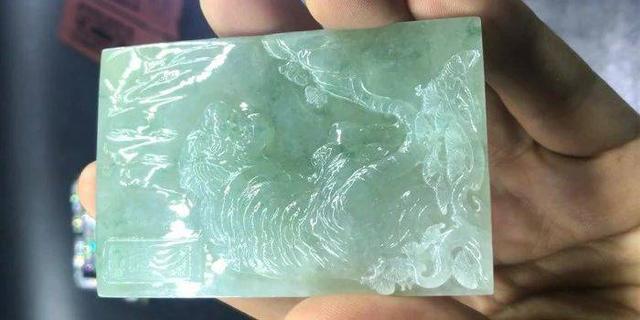 好运翡翠原石帝王绿翡翠原石图片-第9张图片-翡翠网 好运翡翠原石帝王绿翡翠原石图片-第9张图片-翡翠网