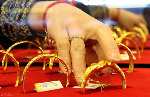中国珠宝这个牌子能买吗,中国珠宝的黄金纯吗-第4张图片-翡翠网 中国珠宝这个牌子能买吗,中国珠宝的黄金纯吗-第4张图片-翡翠网