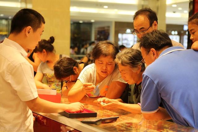 中国珠宝这个牌子能买吗,中国珠宝的黄金纯吗-第6张图片-翡翠网 中国珠宝这个牌子能买吗,中国珠宝的黄金纯吗-第6张图片-翡翠网