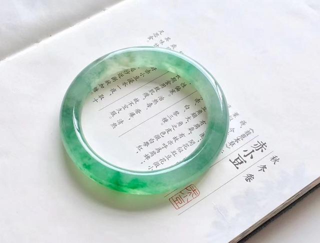 翡翠知识文档的简单介绍-第1张图片-翡翠网 翡翠知识文档的简单介绍-第1张图片-翡翠网