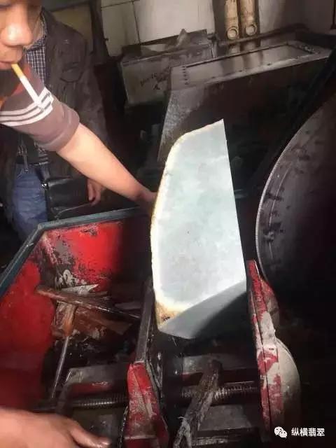 切割玉石最好的工具,翡翠原石怎么切珠子-第4张图片-翡翠网 切割玉石最好的工具,翡翠原石怎么切珠子-第4张图片-翡翠网
