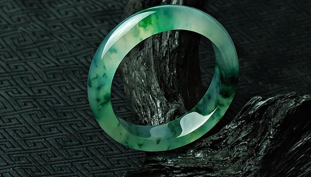 原石好评评语,翡翠原石鉴定-第4张图片-翡翠网 原石好评评语,翡翠原石鉴定-第4张图片-翡翠网