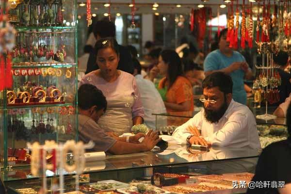 会卡翡翠原石的特点,宇宙之心翡翠原石-第7张图片-翡翠网 会卡翡翠原石的特点,宇宙之心翡翠原石-第7张图片-翡翠网