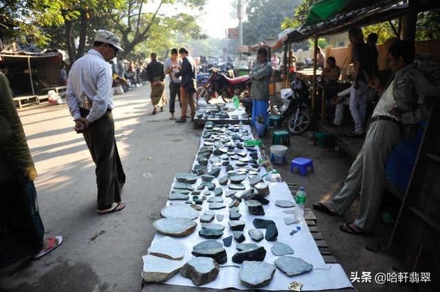 会卡翡翠原石的特点,宇宙之心翡翠原石-第10张图片-翡翠网 会卡翡翠原石的特点,宇宙之心翡翠原石-第10张图片-翡翠网