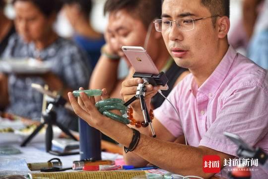 内蒙草原有翡翠原石吗内蒙古翠玉是真的吗-第1张图片-翡翠网 内蒙草原有翡翠原石吗内蒙古翠玉是真的吗-第1张图片-翡翠网