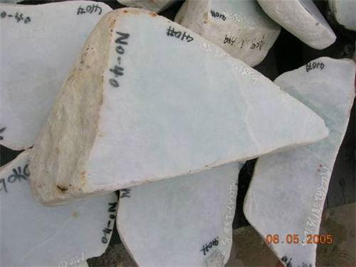 翡翠赌石内化的原因,翡翠原石变种症状-第3张图片-翡翠网 翡翠赌石内化的原因,翡翠原石变种症状-第3张图片-翡翠网