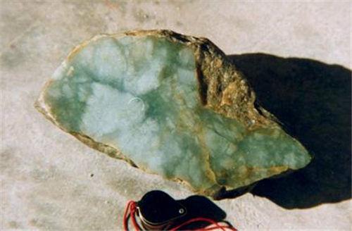 翡翠赌石内化的原因,翡翠原石变种症状-第4张图片-翡翠网 翡翠赌石内化的原因,翡翠原石变种症状-第4张图片-翡翠网