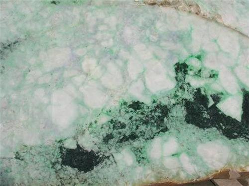 翡翠赌石内化的原因,翡翠原石变种症状-第5张图片-翡翠网 翡翠赌石内化的原因,翡翠原石变种症状-第5张图片-翡翠网
