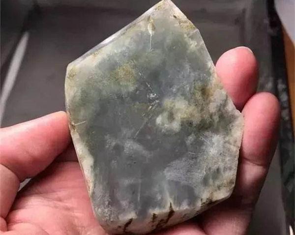 翡翠赌石内化的原因,翡翠原石变种症状-第10张图片-翡翠网 翡翠赌石内化的原因,翡翠原石变种症状-第10张图片-翡翠网