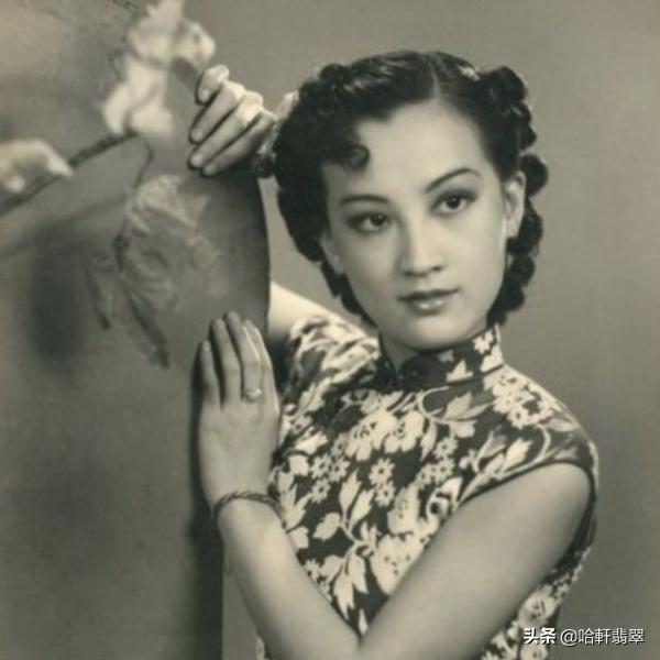 民国女士翡翠手镯的简单介绍-第1张图片-翡翠网 民国女士翡翠手镯的简单介绍-第1张图片-翡翠网