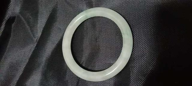 什么叫冰种玉手镯清代冰种翡翠玉手镯-第1张图片-翡翠网 什么叫冰种玉手镯清代冰种翡翠玉手镯-第1张图片-翡翠网