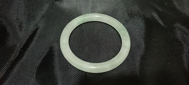 什么叫冰种玉手镯清代冰种翡翠玉手镯-第2张图片-翡翠网 什么叫冰种玉手镯清代冰种翡翠玉手镯-第2张图片-翡翠网