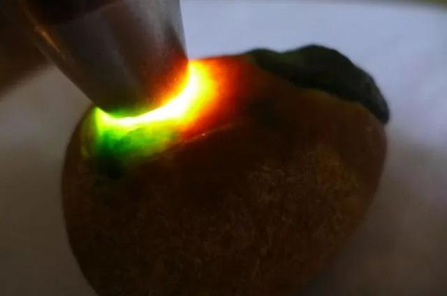 12万左右翡翠原石广东6500万拍下翡翠原石-第6张图片-翡翠网 12万左右翡翠原石广东6500万拍下翡翠原石-第6张图片-翡翠网