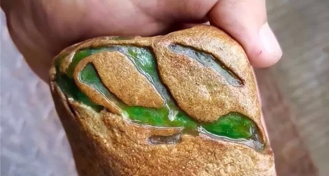 12万左右翡翠原石广东6500万拍下翡翠原石-第9张图片-翡翠网 12万左右翡翠原石广东6500万拍下翡翠原石-第9张图片-翡翠网