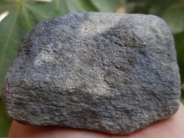 翡翠石头的鉴别方法,白翡翠原石怎么鉴别-第1张图片-翡翠网 翡翠石头的鉴别方法,白翡翠原石怎么鉴别-第1张图片-翡翠网