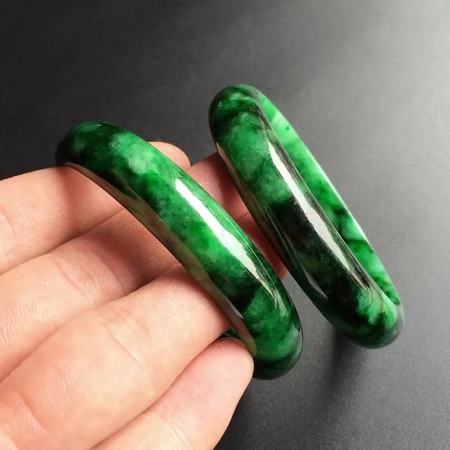 翡翠冰种断口料图片,青种翡翠原石切开图片-第5张图片-翡翠网 翡翠冰种断口料图片,青种翡翠原石切开图片-第5张图片-翡翠网