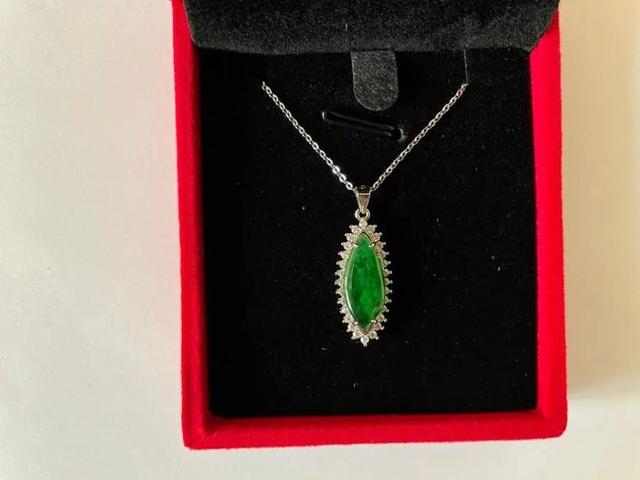 翡翠手镯价格,老翡翠拍卖价格-第11张图片-翡翠网 翡翠手镯价格,老翡翠拍卖价格-第11张图片-翡翠网